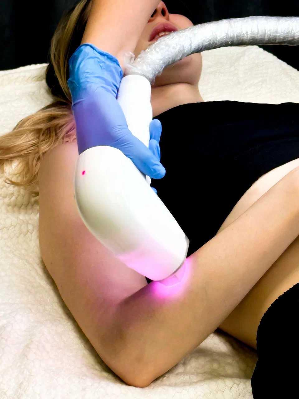 Аппарат для лазерной эпиляции в студии Боди Лайн